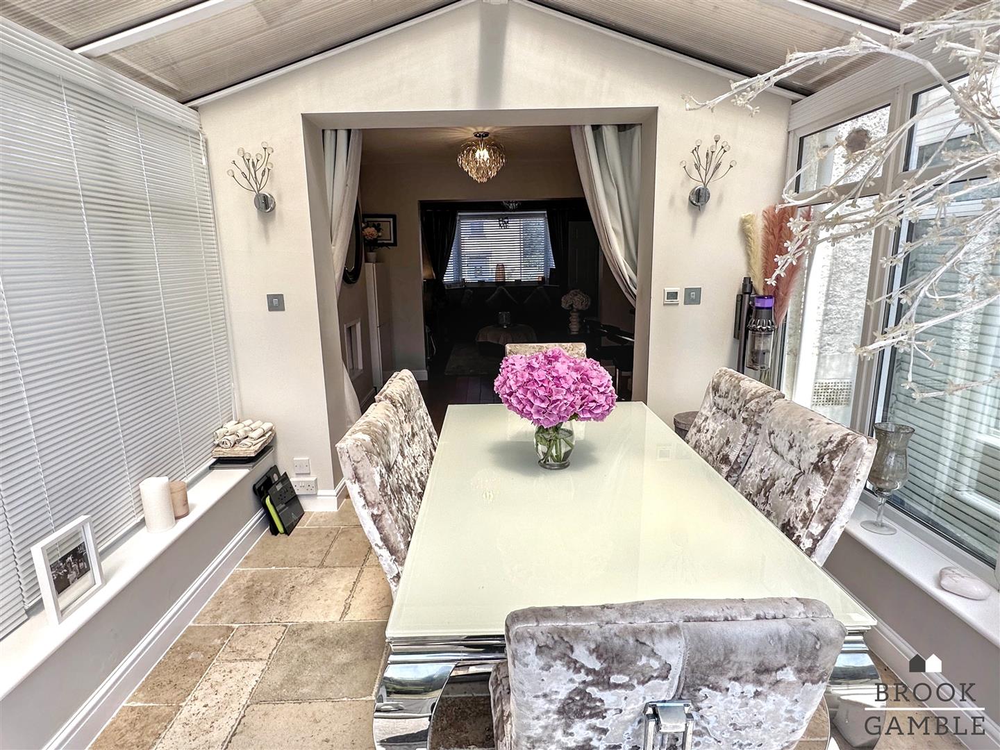 3 Bedroom House. Downs Avenue in Eastbourne, East Sussex 20